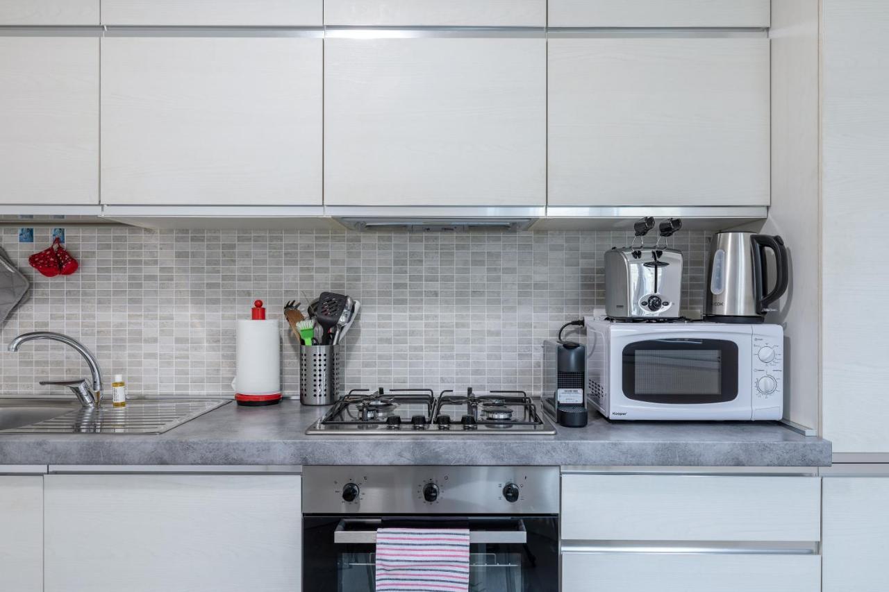 Piazza De Angeli M1 Comfortable Flat With Balcony Milan Exterior photo